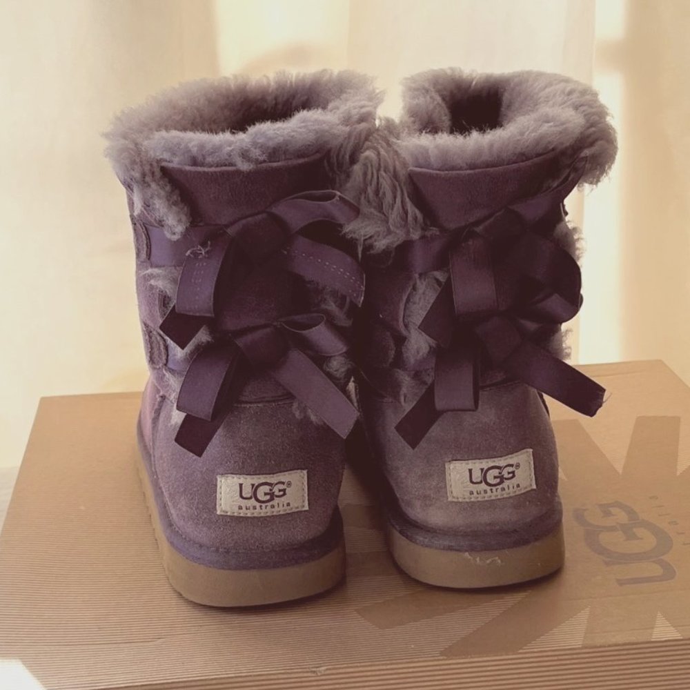 UGG Bailey Bow Boots, Purple Girls Size 6 EUC